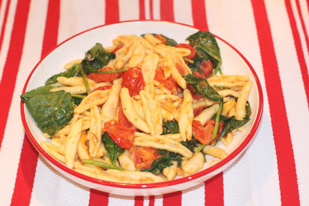 Pasta with Cherry Tomatoes and Spinach (cheese optional)