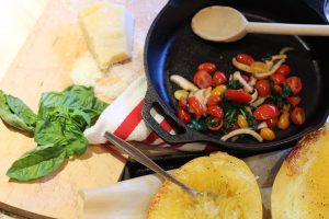 Spaghetti Squash with Spinach, Mushrooms and Cherry Tomatoes