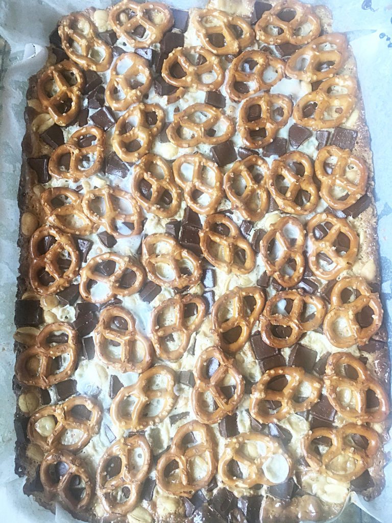 Chocolaty Pretzel and Peanut Cookies Bars Recipe