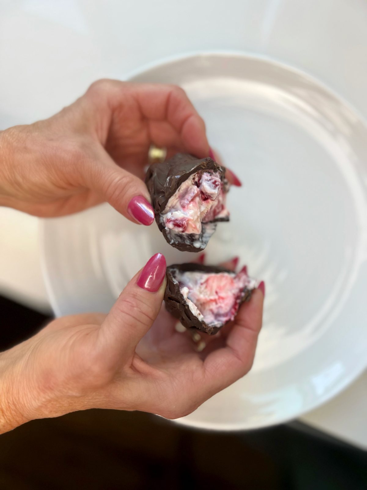 ChocolateCovered Strawberry Yogurt Clusters Fabulesley